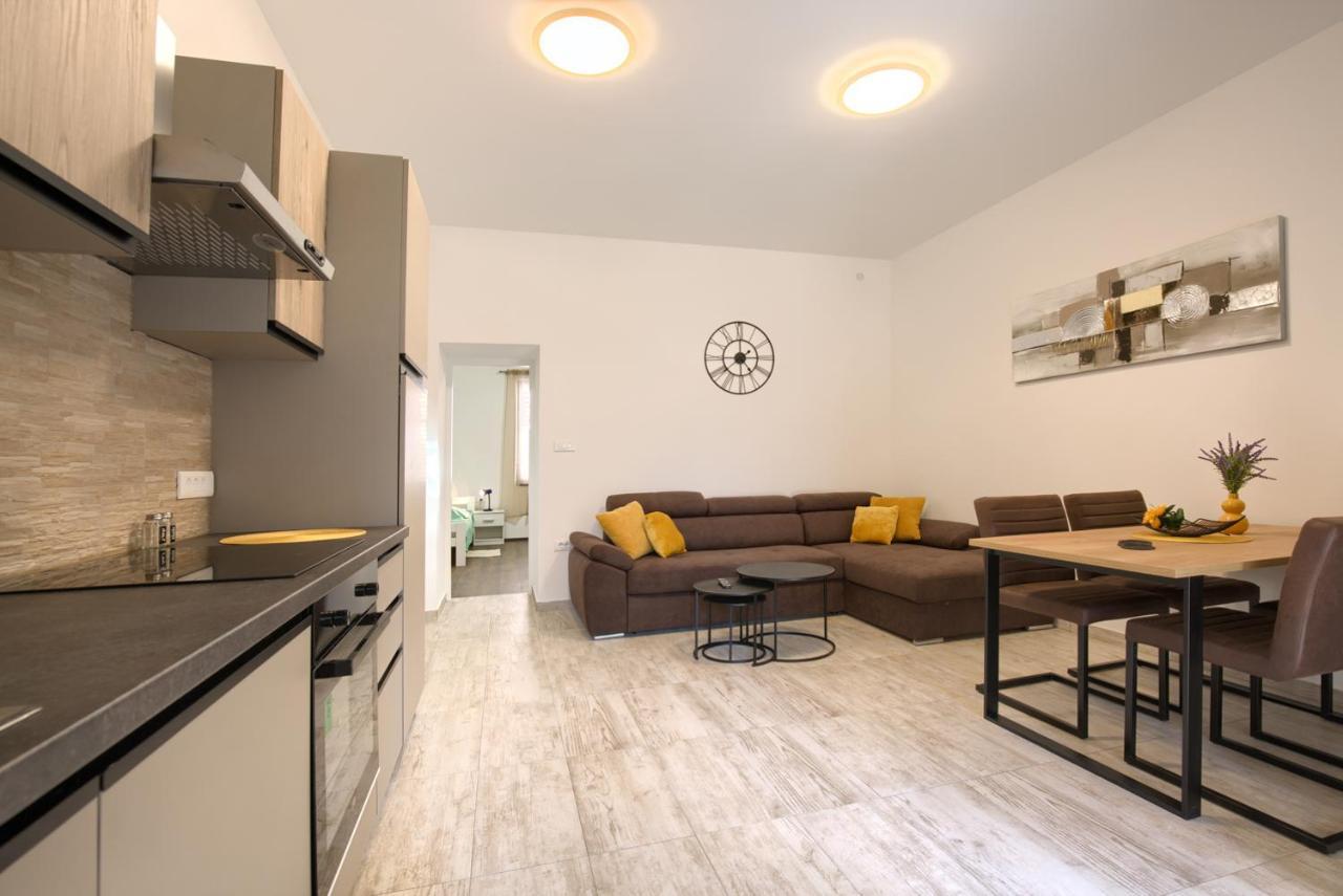 Amphitheater 3+2 Modern Apartment With Terrace, Wifi, Netflix Πούλα Εξωτερικό φωτογραφία