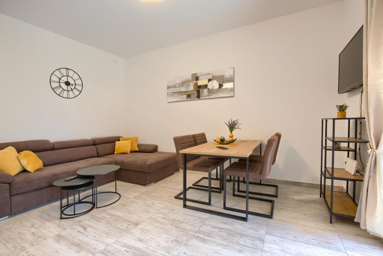 Amphitheater 3+2 Modern Apartment With Terrace, Wifi, Netflix Πούλα Εξωτερικό φωτογραφία